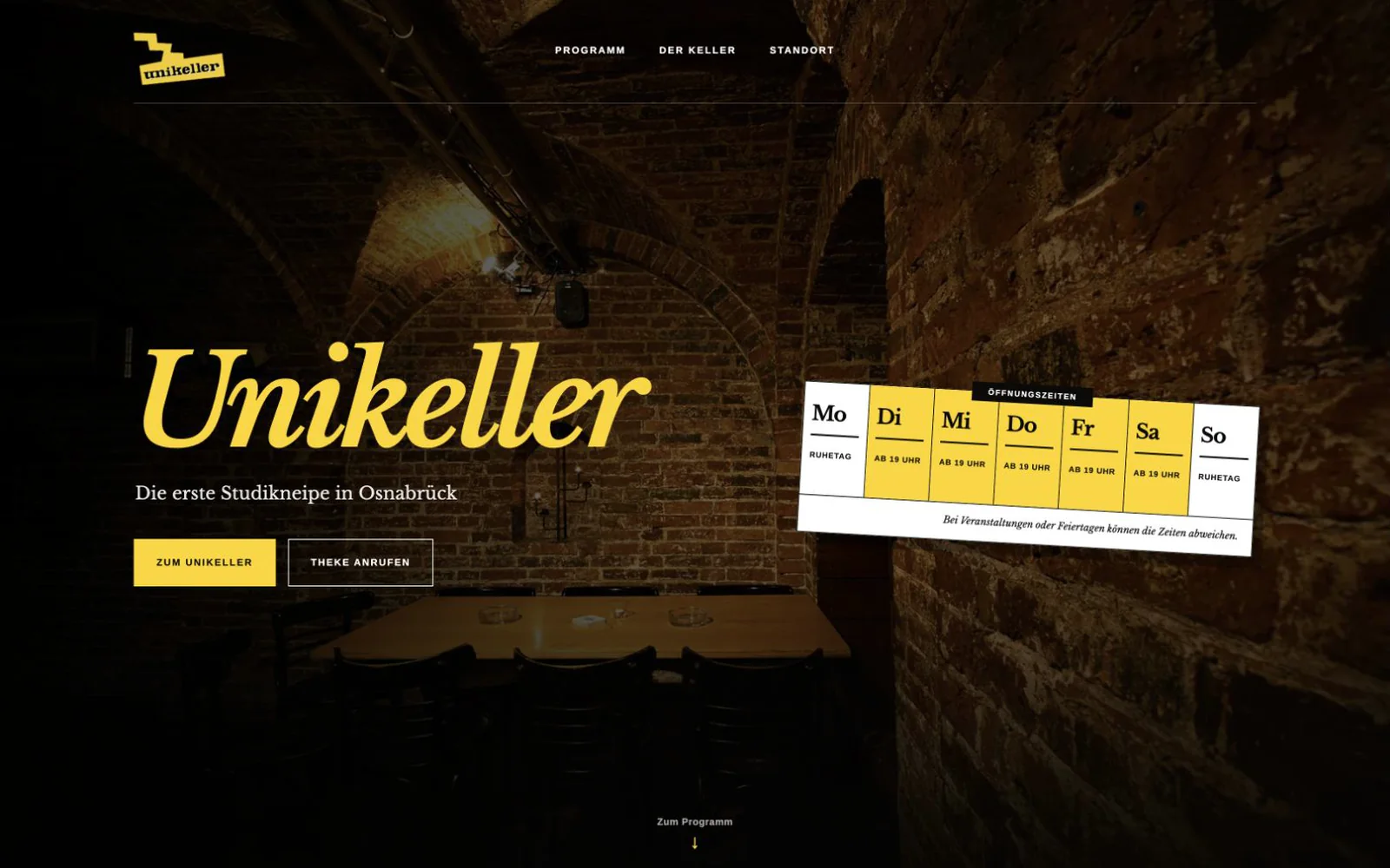 Unikeller-Startseite im historischen Backsteingewölbe mit Öffnungszeiten.